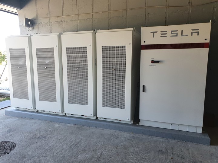 Smart energy consumption with Tesla batteries