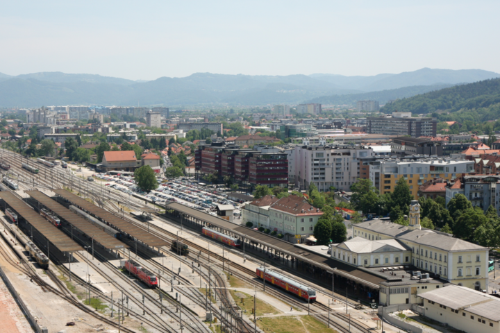 Modernization of two-level railway crossings over the Kamniška railway line in Ljubljana - Slovenia